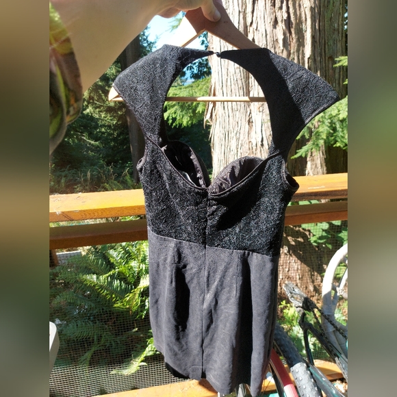 Guess black lace mini dress - Picture 2 of 3